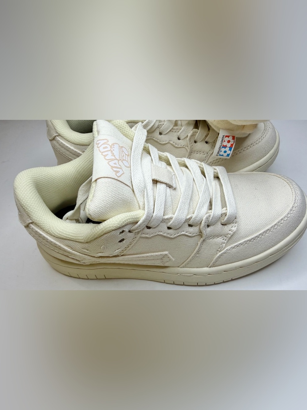 Vandy “The Pink” Canvas style Tofu Burger Sneaker, Kids  (Sz 2) - Picture 4 of 13